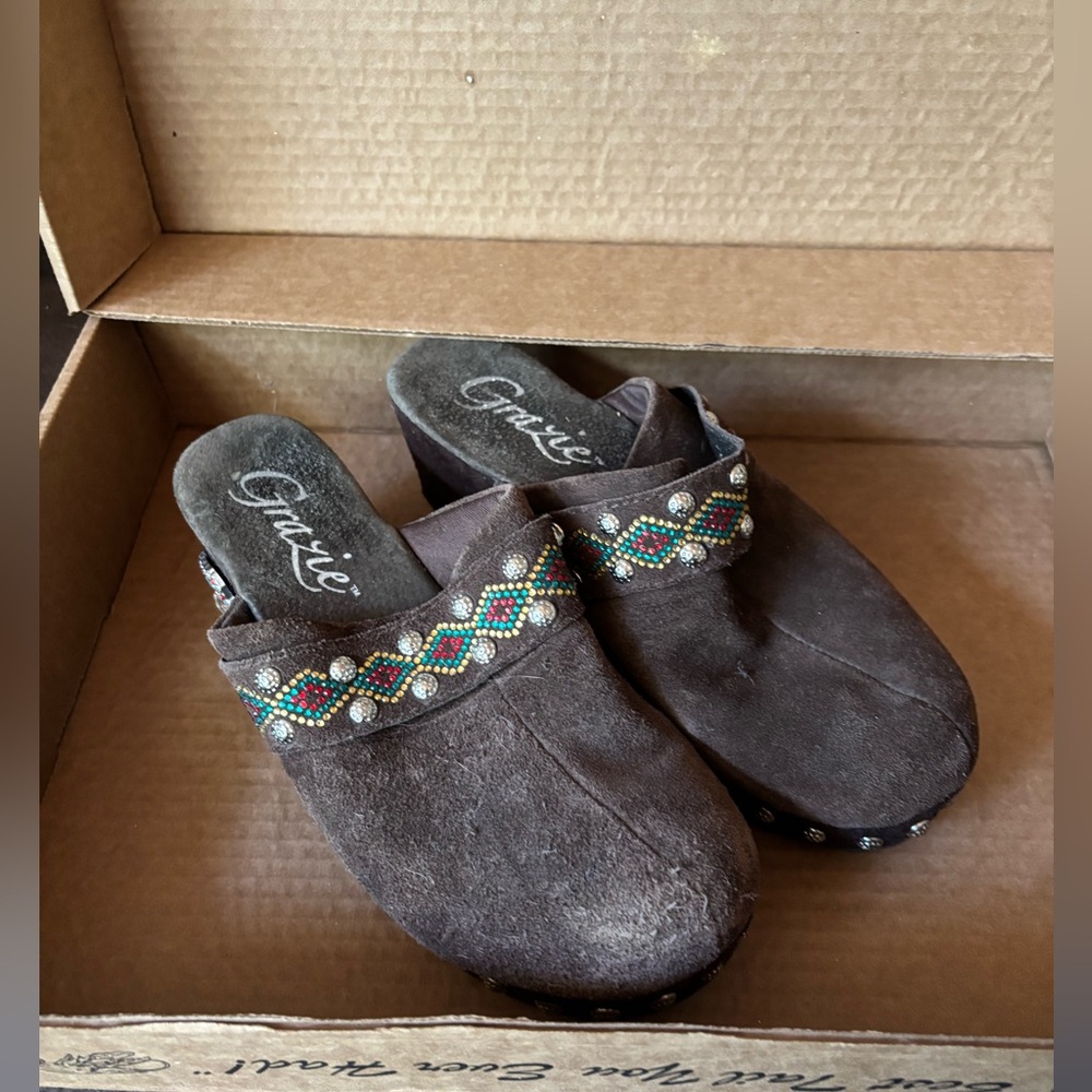 Grazie Brown suede bling Mules w/ Southwestern Flair women size 6